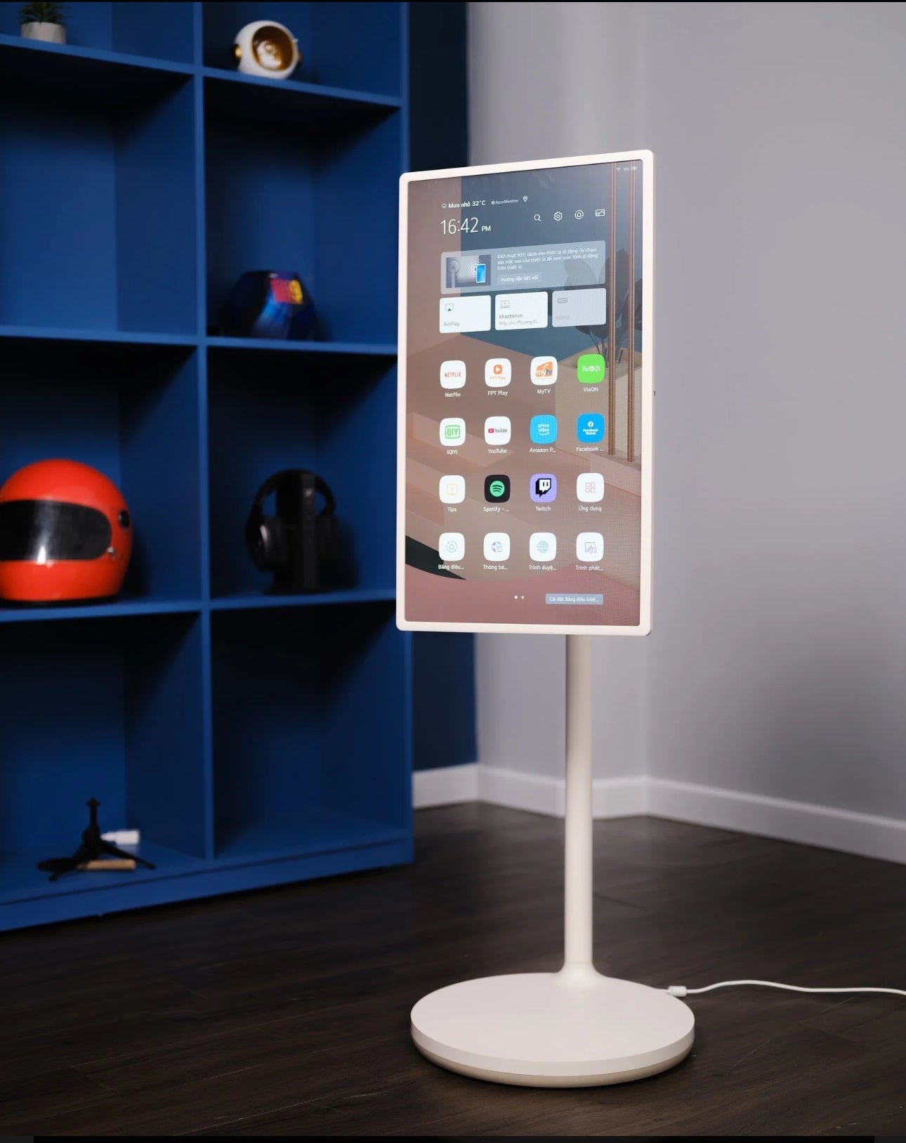 شاشة متنقلة مشحونة بحجم ٢٢ بوصة برعاية ( شبل قطر )